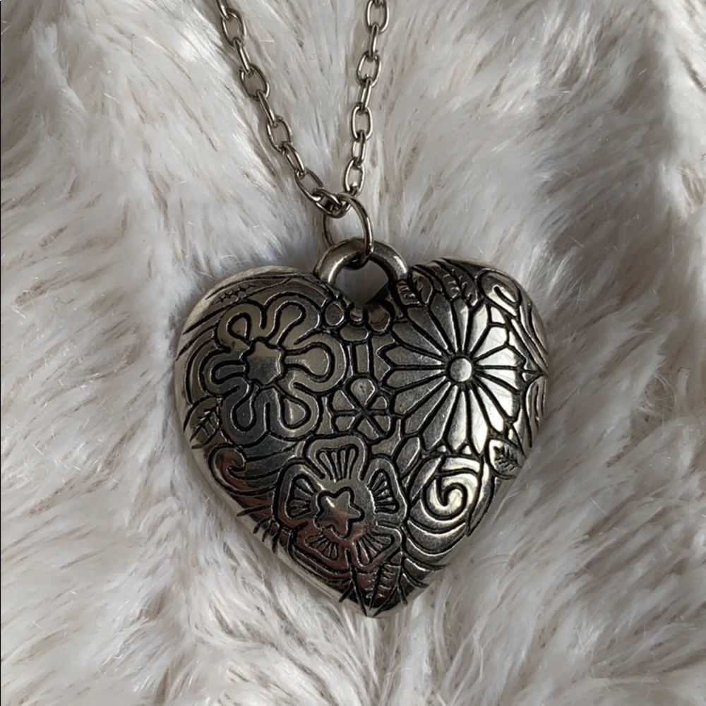 Heart and floral necklace with chain